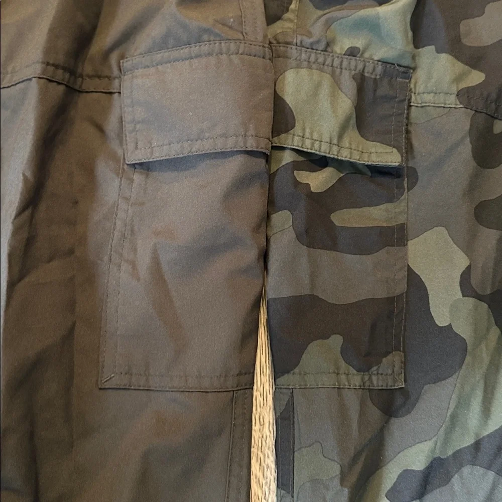 Old Navy active crop pants (2) - Picture 3 of 3